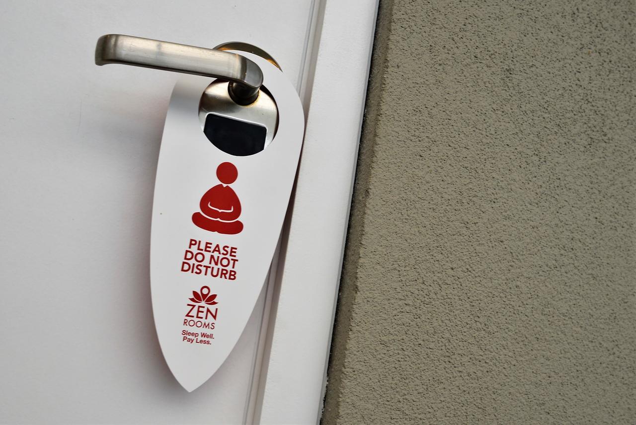 Zen Rooms Basic Kualanamu Medan Eksteriør bilde